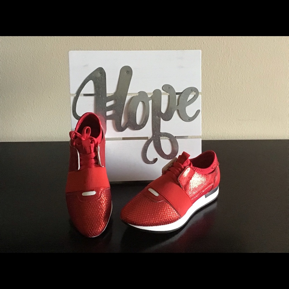 Super Cute, Red Trendy sneakers. Sz 8